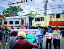 KAI Daop 1 Jakarta Bersama Komunitas Railfans Gencarkan Sosialisasi Keselamatan di Perlintasan Sebidang JPL 38 Stasiun Kramat