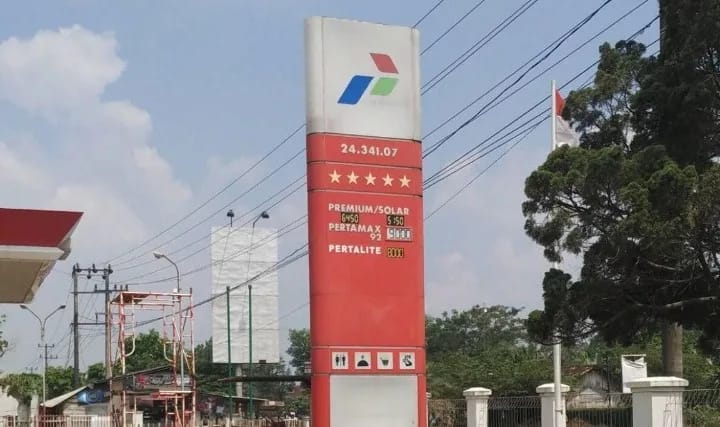 Diduga Terjadi Pengecoran BBM Bersubsidi di SPBU 24.341.07 Simpang Pugung Sekampung udik  Lampung Timur Pengawas SPBU berisinial ( A R ) Merasa Kebal Hukum