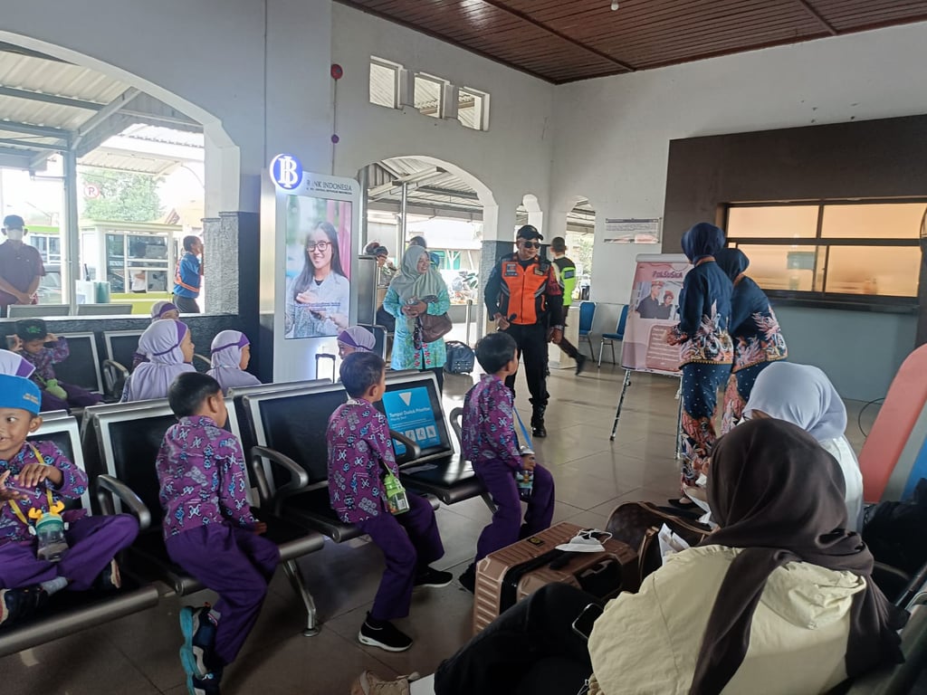 Tanamkan Budaya Keselamatan Sejak Dini, KAI Daop 4 Semarang Gelar Edukasi Perkeretaapian di Stasiun Pemalang