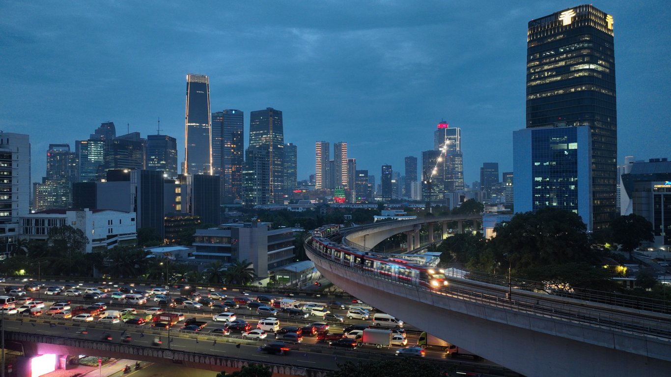 Selama Bulan Ramadan 2026, Pengguna LRT Jabodebek Boleh Buka Puasa di Kereta hingga Pukul 19.00 WIB