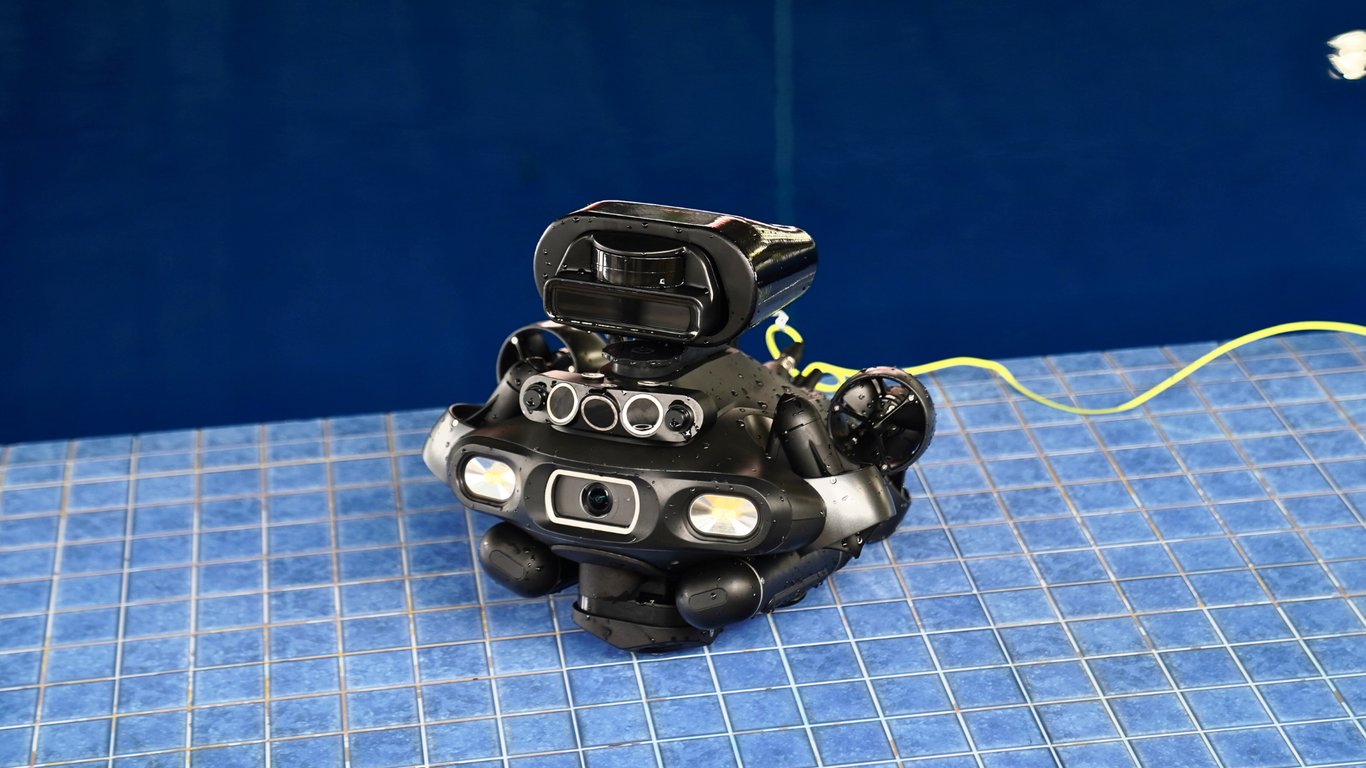 Teknologi ROV FIFISH E-MASTER Tingkatkan Keamanan Inspeksi Bawah Air