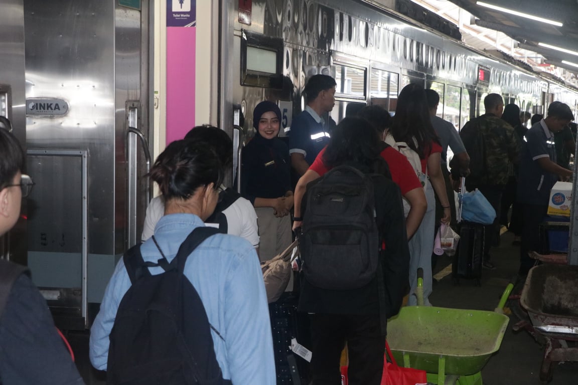Libur Panjang Imlek 2026: Ketepatan Waktu Capai 99%, KAI Daop 9 Jember Catat Kinerja Positif