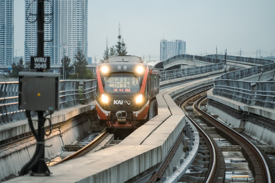 Mobilitas Ramadan Meningkat, LRT Jabodebek Perbolehkan Penumpang Berbuka Puasa Saat Perjalanan