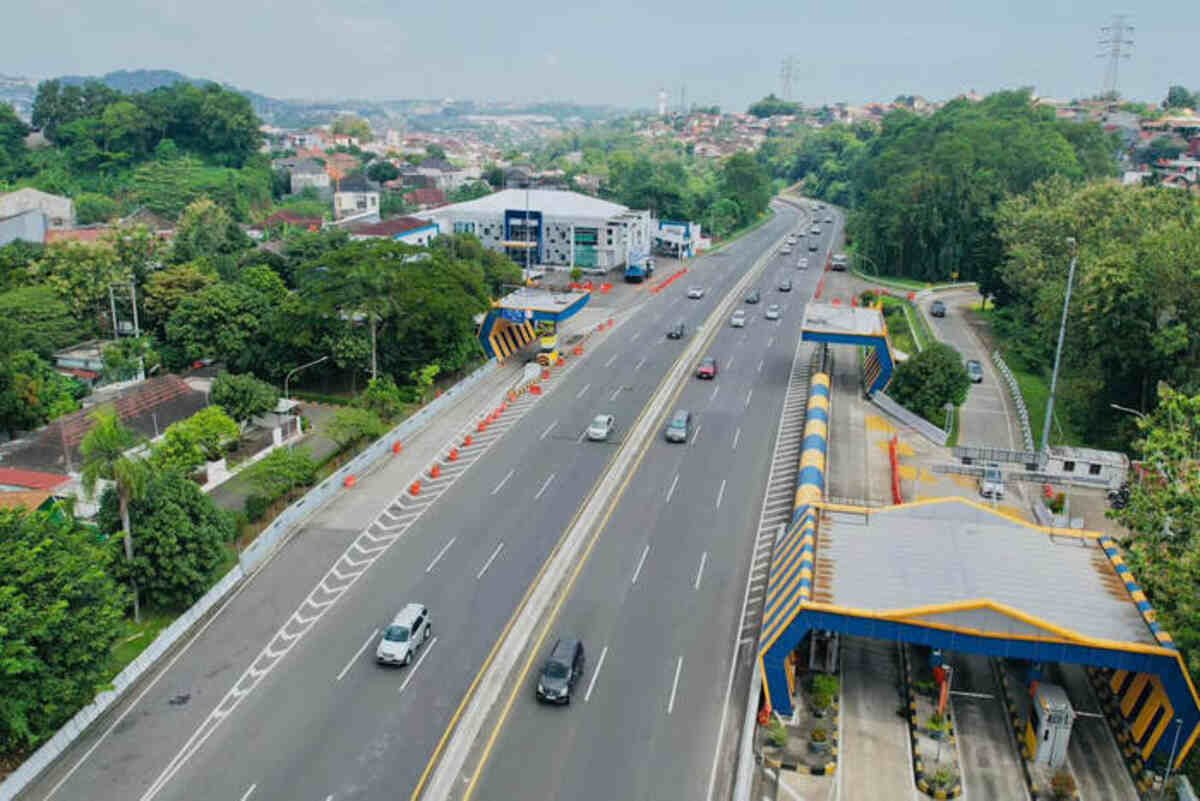 One Way Lokal di Tol Semarang Masih Berlaku, Lalu Lintas Lancar dan Terkendali